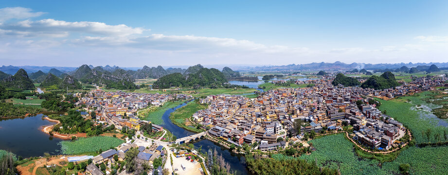 航拍云南普者黑水上生態(tài)鄉(xiāng)村全景