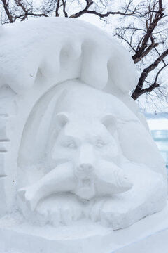 中國(guó)哈爾濱松花江的北極熊雪雕