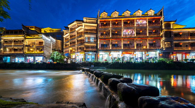 鳳凰古城沱江上游夜景