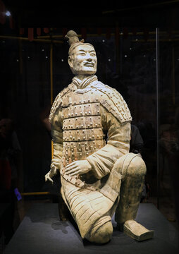 跪射武士俑