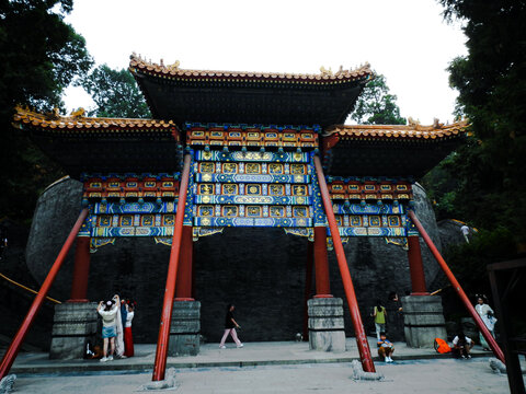 北京北海公園白塔牌坊