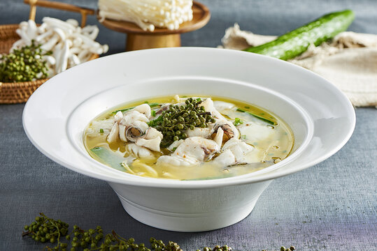 鮮花椒煮魚(yú)