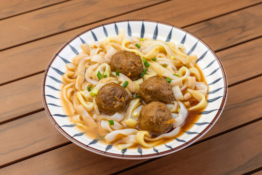牛肉丸湯河粉