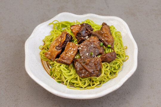牛肉菠菜面