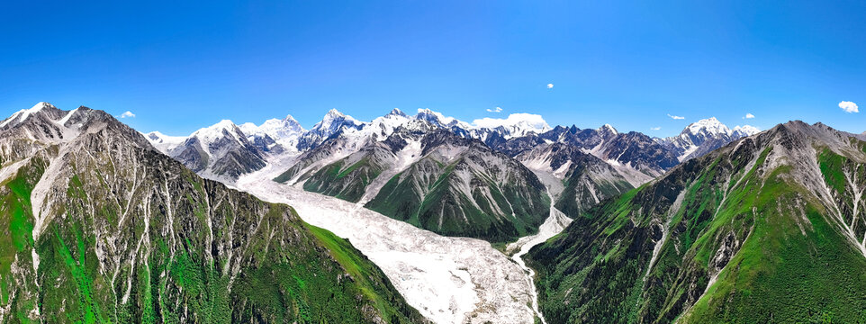 夏塔景區雪山冰川雪蓮峰