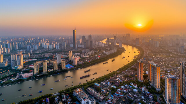 夕陽下的城市與河流