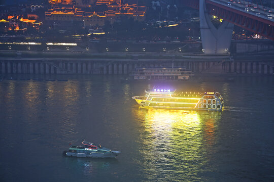 重慶兩江夜游客輪夜景燈光