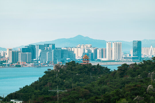 銜遠亭焰峰景區城市高樓大廈