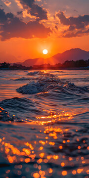 夕陽(yáng)下的海面