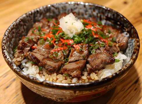 牛肉飯，配蔥和姜