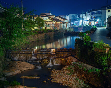 民居夜色