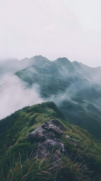 云霧繚繞的山峰
