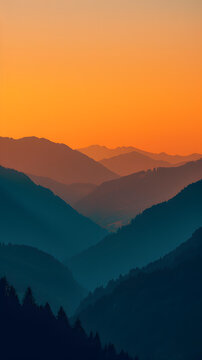夕陽(yáng)下的層層山巒