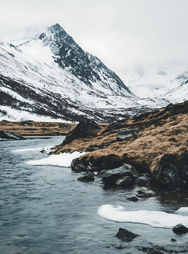 雪山河流景觀，河流和山谷