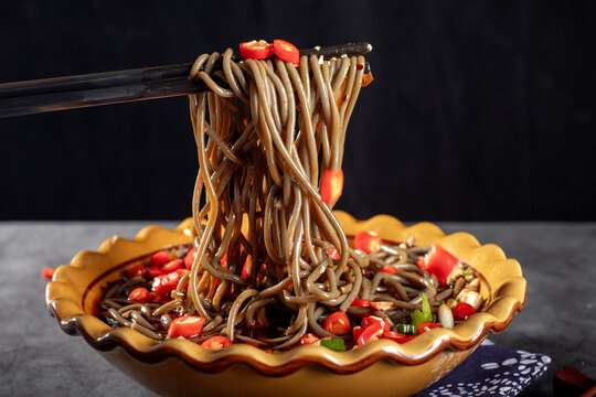 酸辣蕨根粉