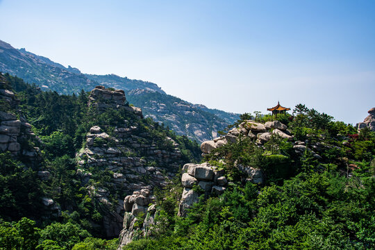 青島嶗山巨峰游覽區的奇峰怪石