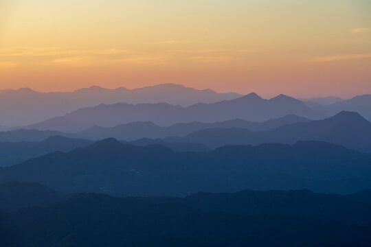 黃昏山景