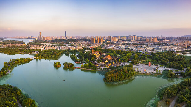 鎮(zhèn)江金山寺金山湖全景