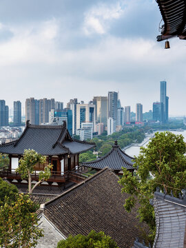 北固山視角下的鎮(zhèn)江城市風(fēng)光