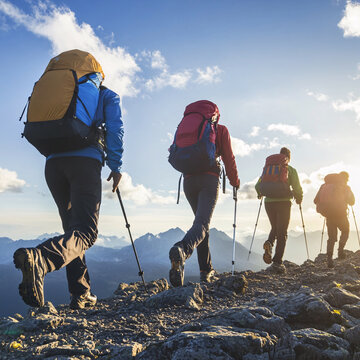 戶外徒步登山隊