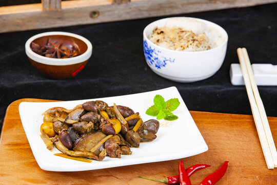 鹵水雞雜蓋澆飯