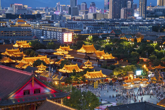 呼和浩特大召寺夜景