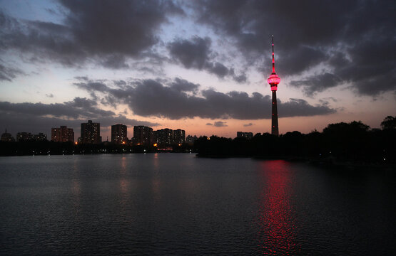 湖邊夜景