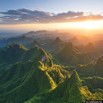 壯美大山日出全景