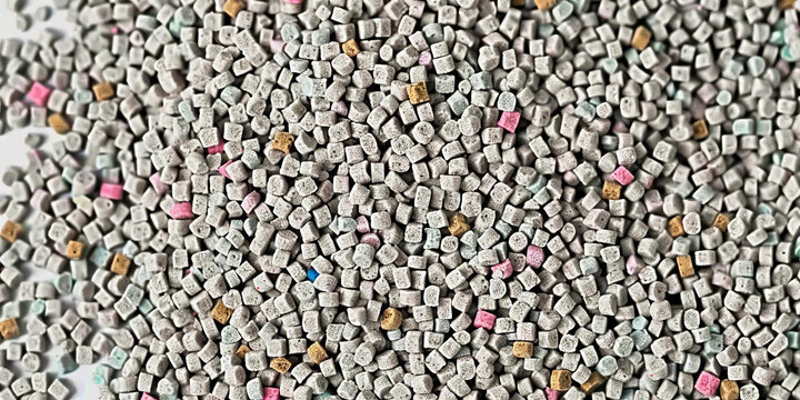 一堆塑料顆粒的近照