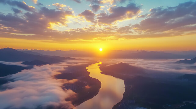 云海翻騰的朝陽山谷