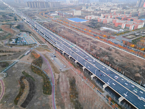 落日下的城市