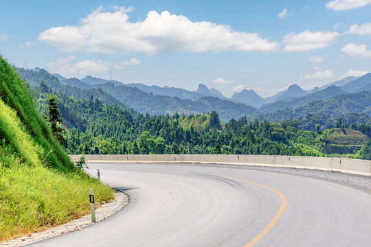 山區公路彎道