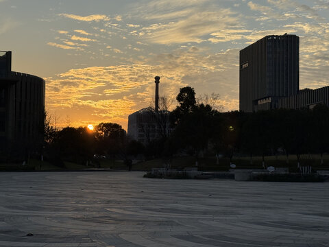 落日余暉夕陽(yáng)西下