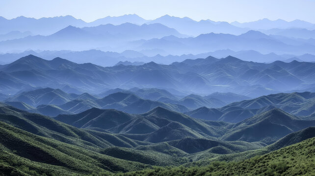 層層疊嶂的山巒美景
