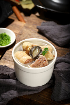 鮑魚(yú)燉土雞湯