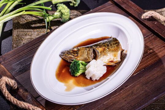 鮑汁鲅魚頭扣飯