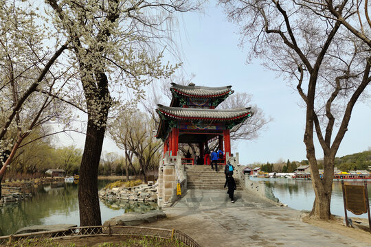 北京頤和園豳風橋春色