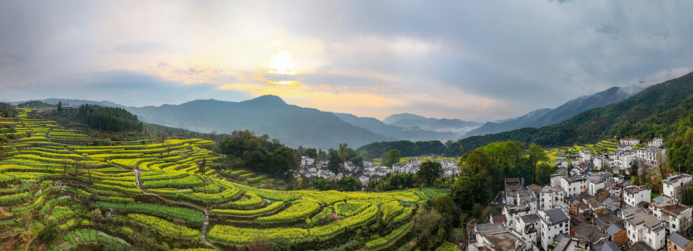 江西婺源江嶺景區(qū)萬(wàn)畝油菜花盛開(kāi)景色