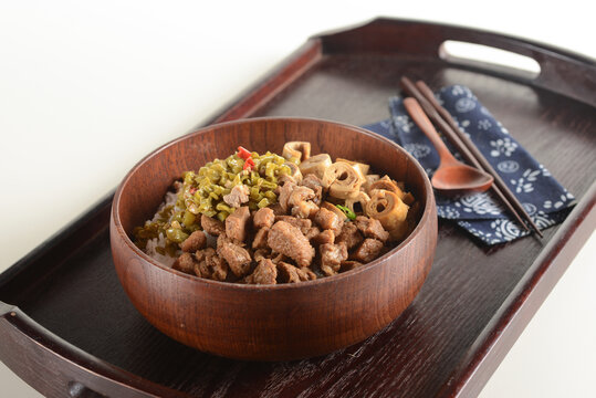 鹵肉蓋飯