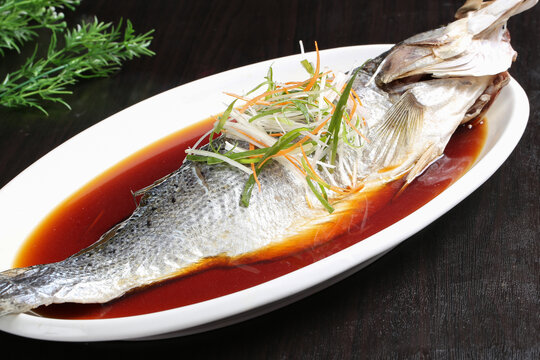 清蒸海鱸魚