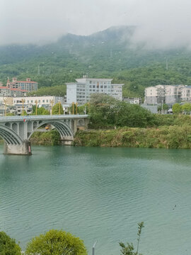 江邊縣城