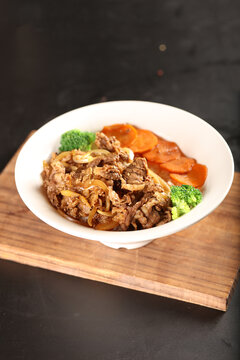 肥牛蓋飯