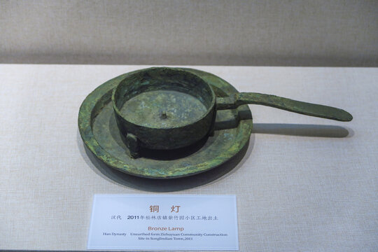 漢代銅燈