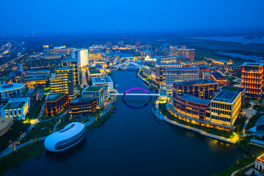 華為練秋湖研發中心夜景