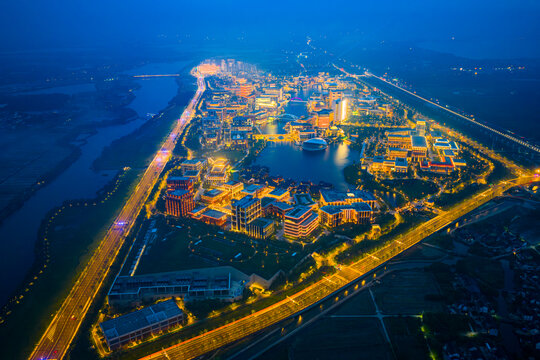 華為練秋湖研發中心夜景