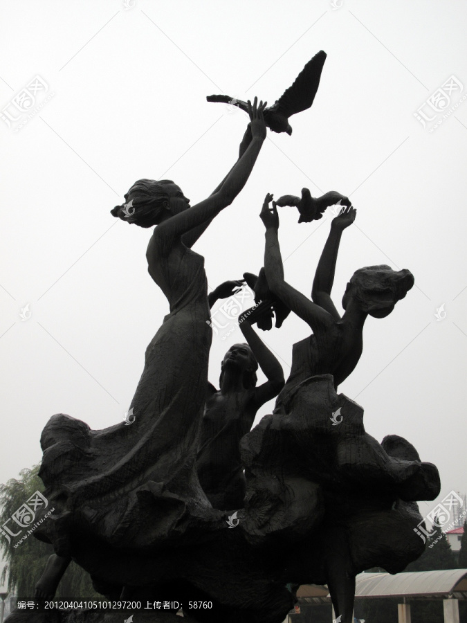 雕塑,少女与和平鸽