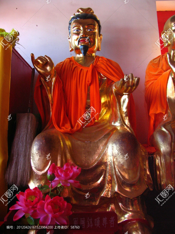 甘珠尔庙,军屠钵叹尊者佛像