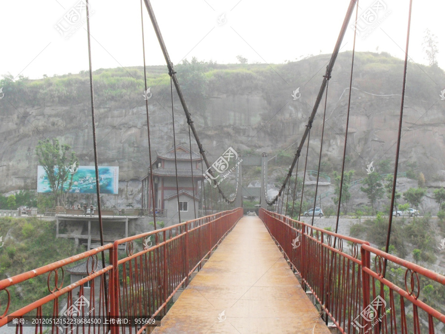 泸州洞窝峡谷,索桥