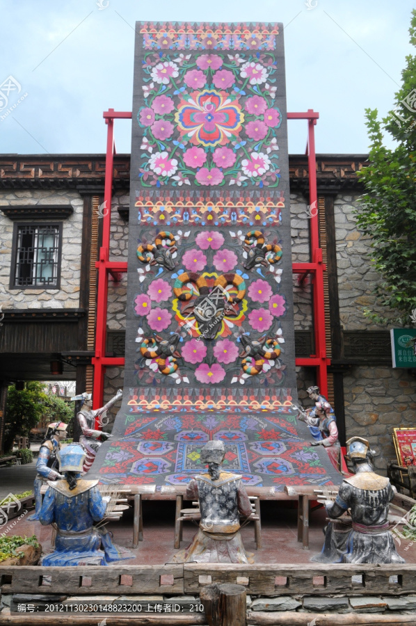 汶川羌族刺绣织布雕塑展示