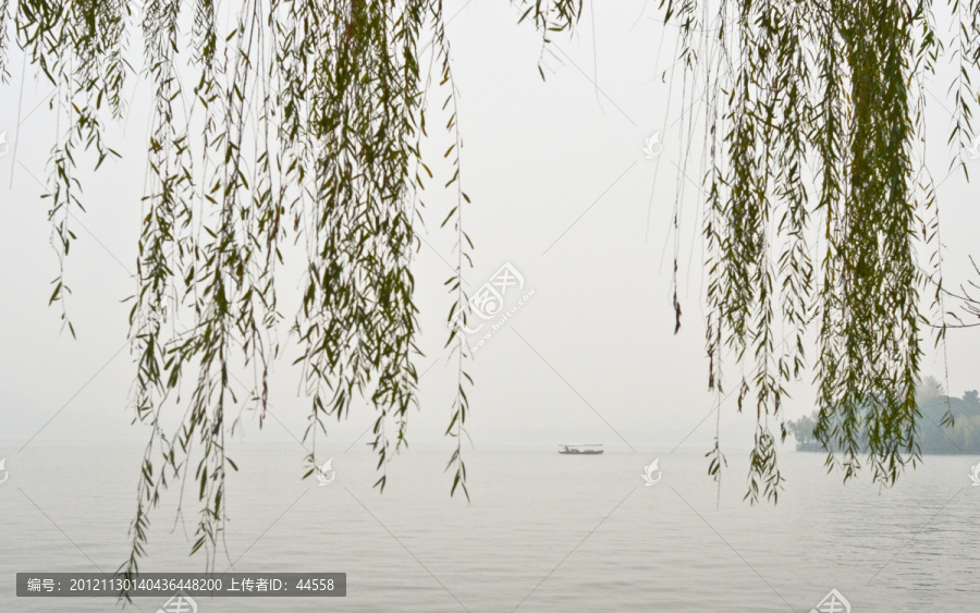 烟雨西湖